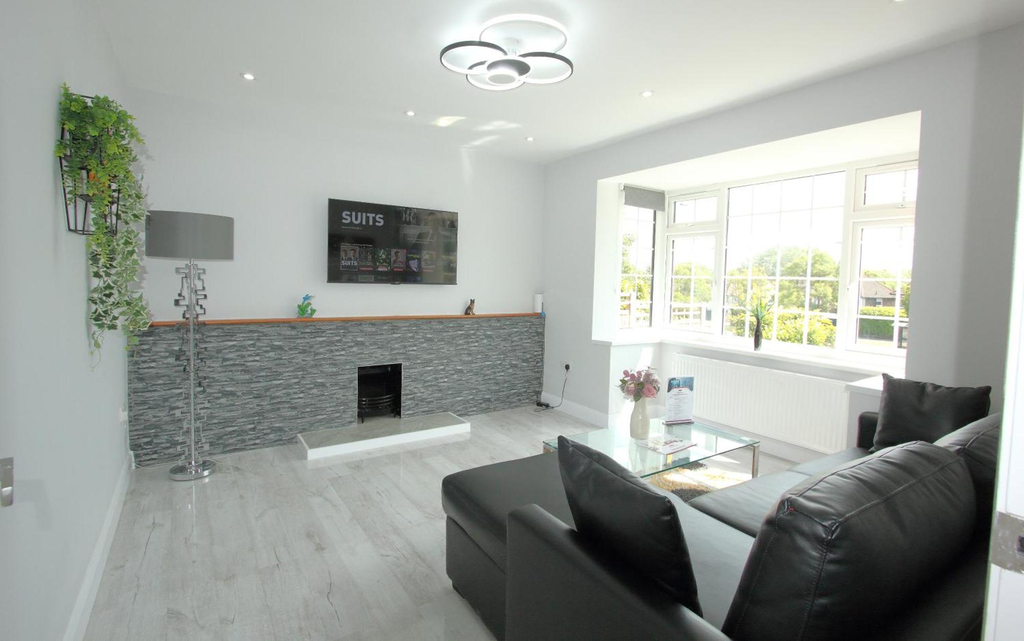 Holiday home Deluxe 3 Bedroom 2 Bath House &parking By Cozynest