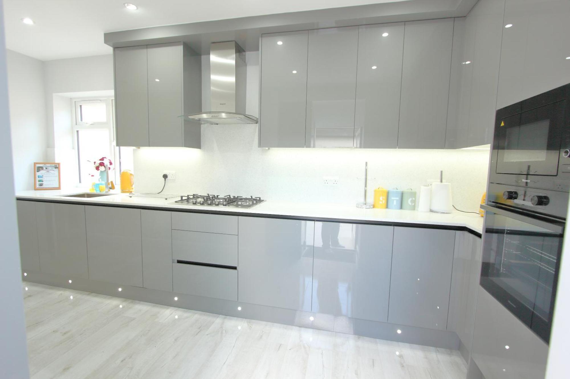 Deluxe 3 Bedroom 2 Bath House &parking By Cozynest Reading