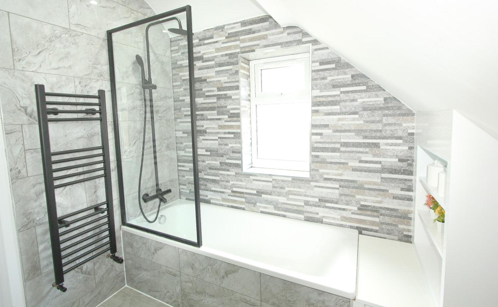 Deluxe 3 Bedroom 2 Bath House &parking By Cozynest